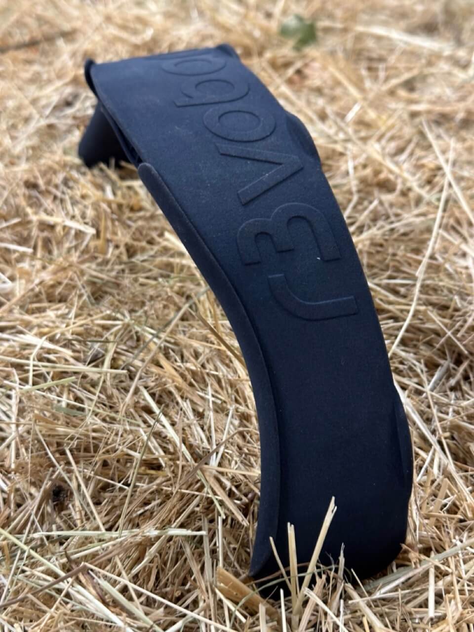 r3vobanD neck